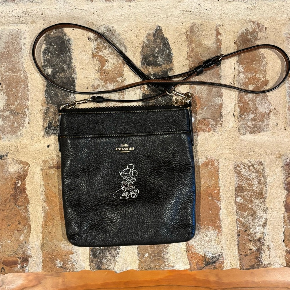 🐭✨ Limited Edition Disney X Coach Minnie Mouse Kitt Crossbody Bag! 🖤